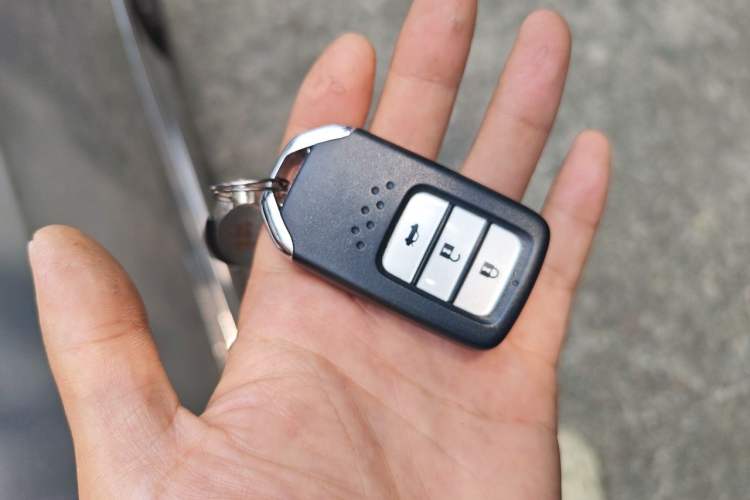 Used Honda Crider 2015 1.8L automatic luxury edition Vehicle Key