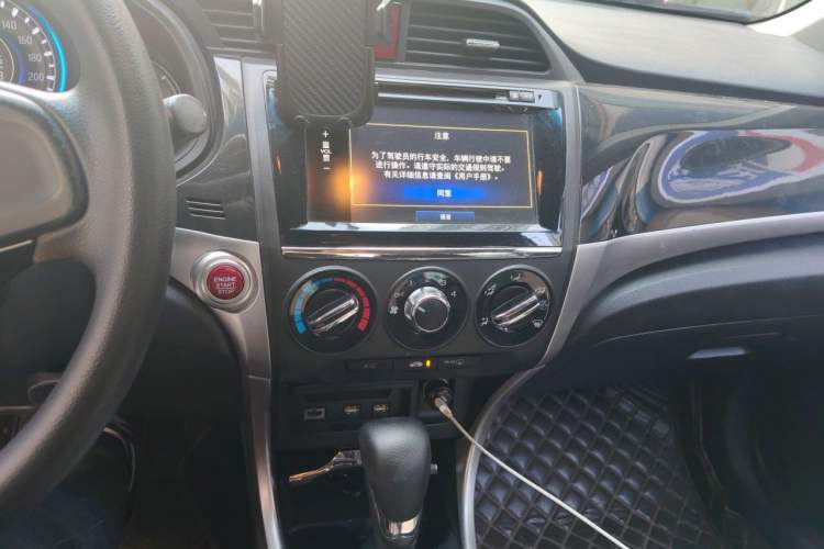 Used Honda Crider 2015 1.8L automatic luxury edition Audio And AC Panel