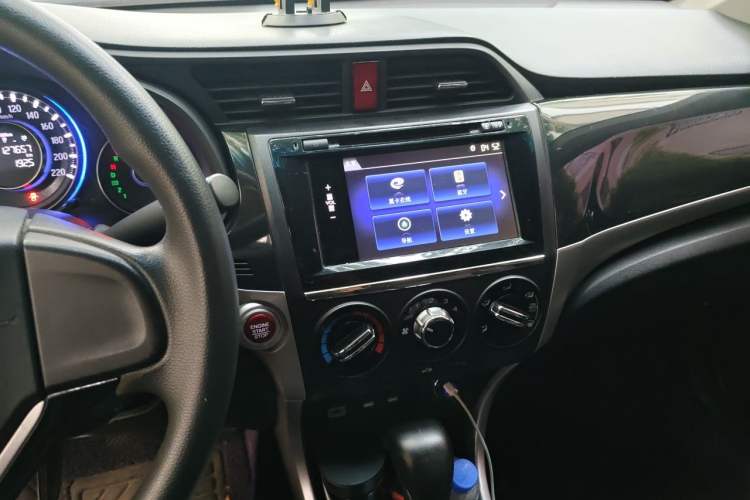 Used Honda Crider 2015 1.8L automatic luxury edition Audio And AC Panel