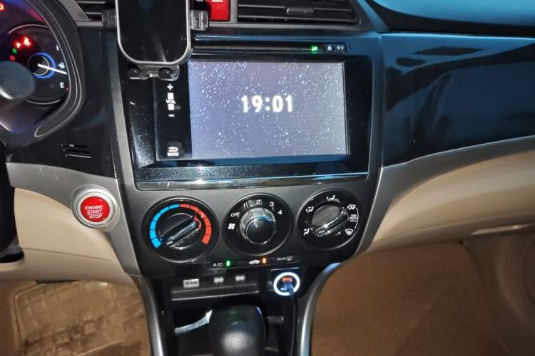 Used Honda Crider 2015 1.8L automatic luxury edition Audio And AC Panel