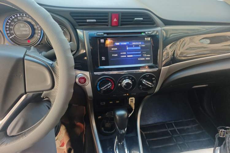 Used Honda Crider 2015 1.8L automatic luxury edition Audio And AC Panel