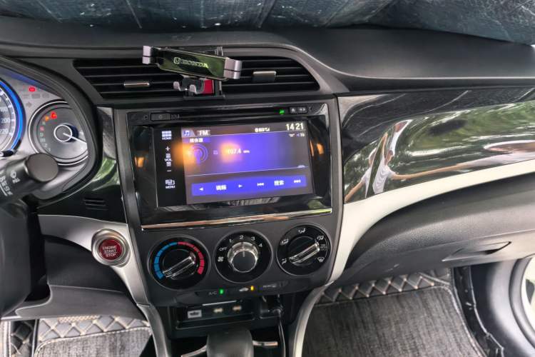 Used Honda Crider 2015 1.8L automatic luxury edition Audio And AC Panel