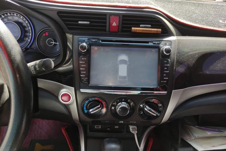 Used Honda Crider 2015 1.8L automatic luxury edition Audio And AC Panel