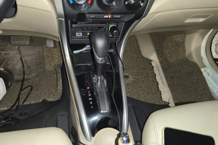 Used Honda Crider 2015 1.8L automatic luxury edition Audio And AC Panel