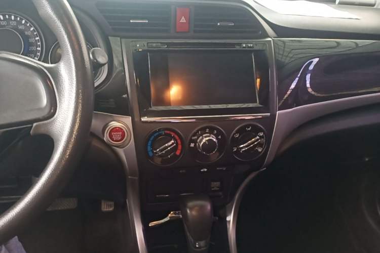 Used Honda Crider 2015 1.8L Automatic Ultra-Configured Limited Edition Audio And AC Panel