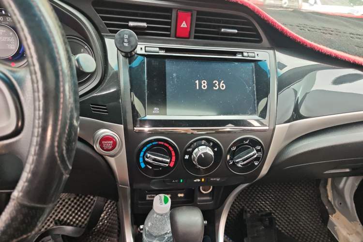 Used Honda Crider 2015 1.8L Automatic Ultra-Configured Limited Edition Audio And AC Panel