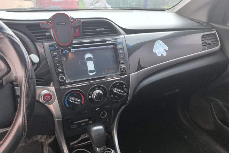 Used Honda Crider 2015 1.8L automatic luxury edition Audio And AC Panel