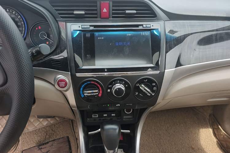 Used Honda Crider 2015 1.8L automatic luxury edition Audio And AC Panel