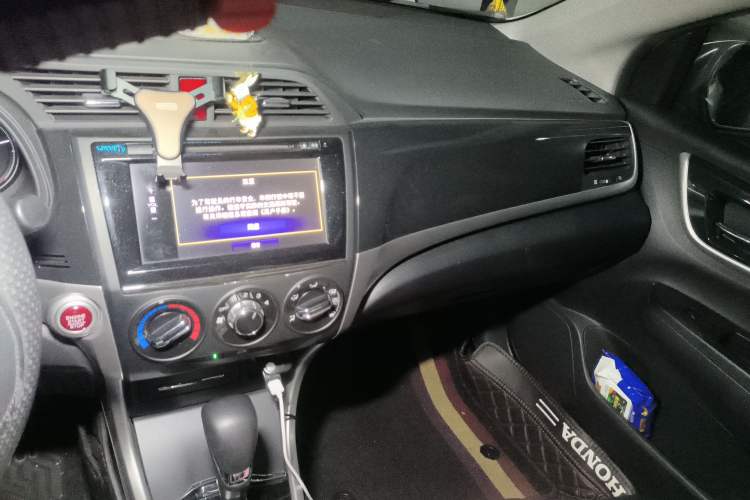 Used Honda Crider 2015 1.8L automatic luxury edition Audio And AC Panel