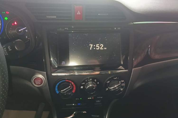 Used Honda Crider 2015 1.8L automatic luxury edition Audio And AC Panel