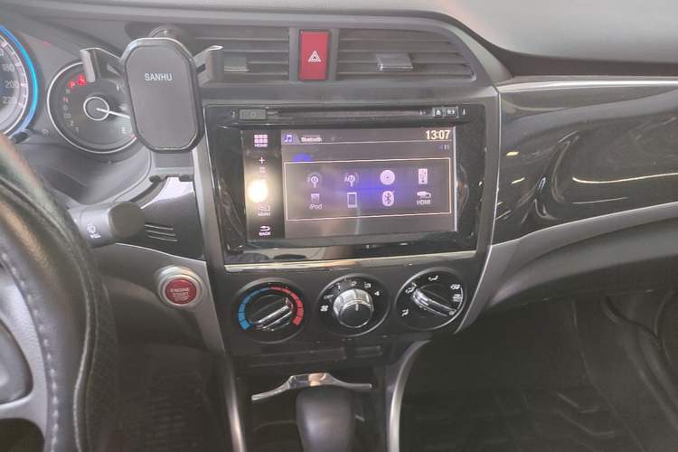Used Honda Crider 2015 1.8L automatic luxury edition Audio And AC Panel