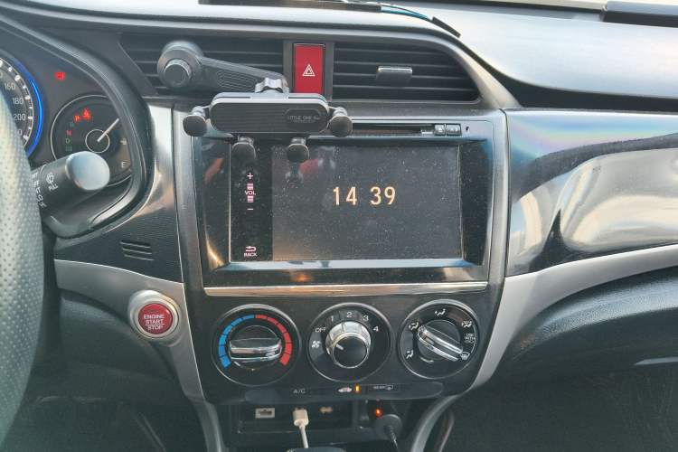 Used Honda Crider 2015 1.8L Automatic Ultra-Configured Limited Edition Audio And AC Panel
