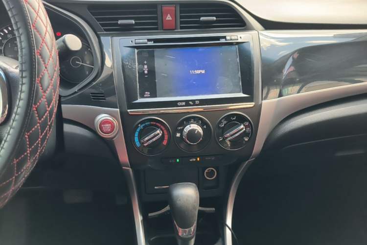 Used Honda Crider 2015 1.8L automatic luxury edition Audio And AC Panel