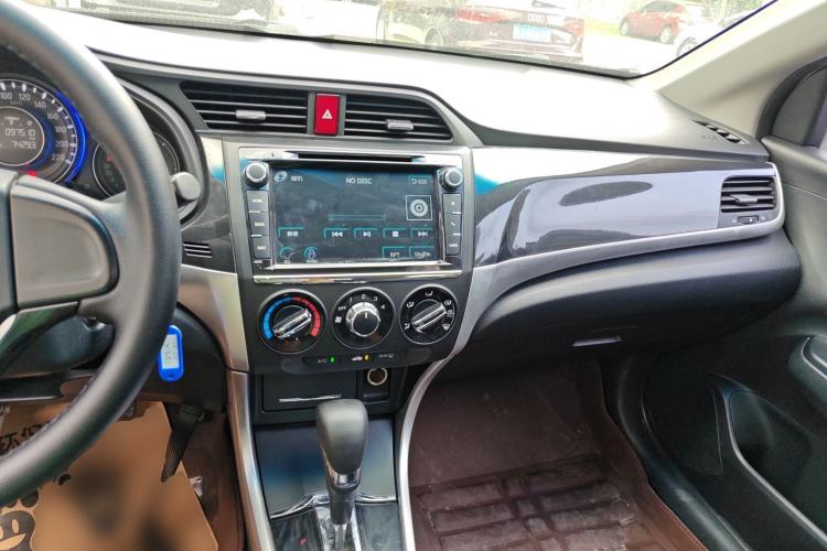 Used Honda Crider 2015 1.8L automatic comfort version Center Console