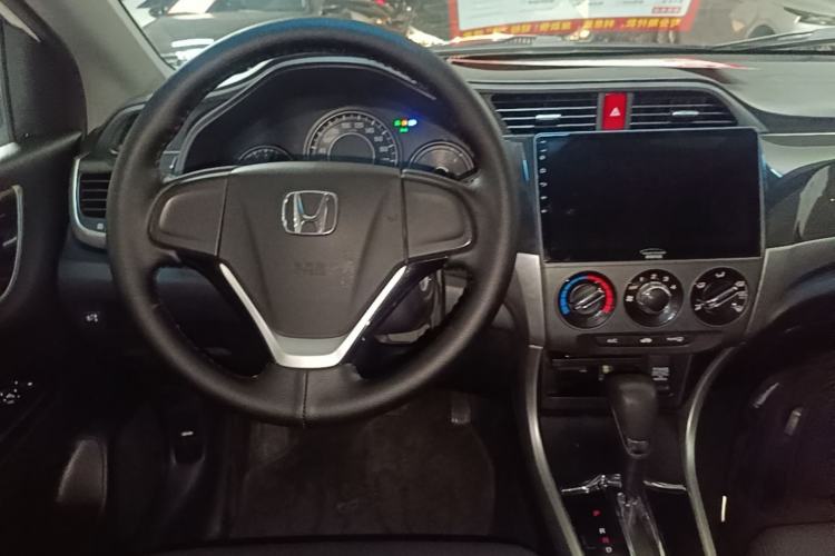 Used Honda Crider 2015 1.8L automatic comfort version Center Console