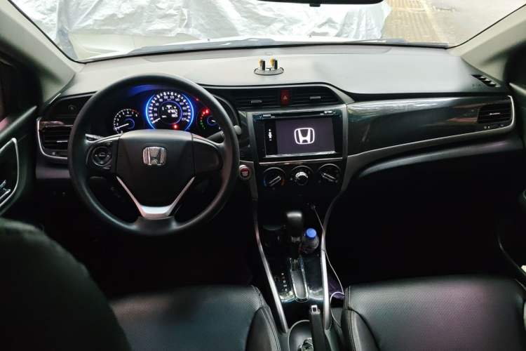 Used Honda Crider 2015 1.8L automatic luxury edition Center Console