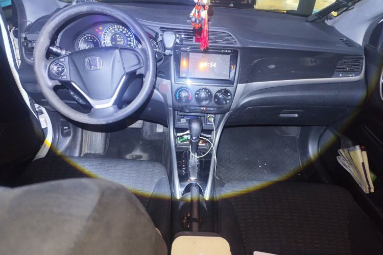 Used Honda Crider 2015 1.8L automatic luxury edition Center Console