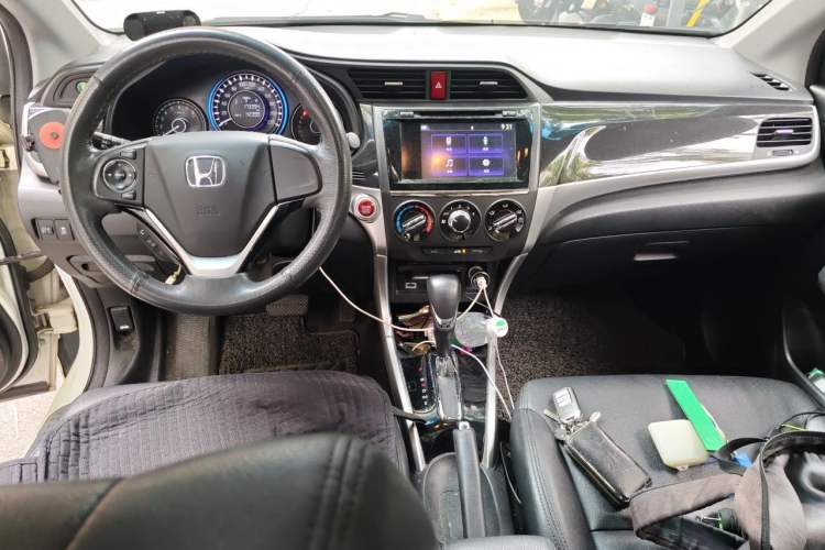 Used Honda Crider 2015 1.8L automatic luxury edition Center Console