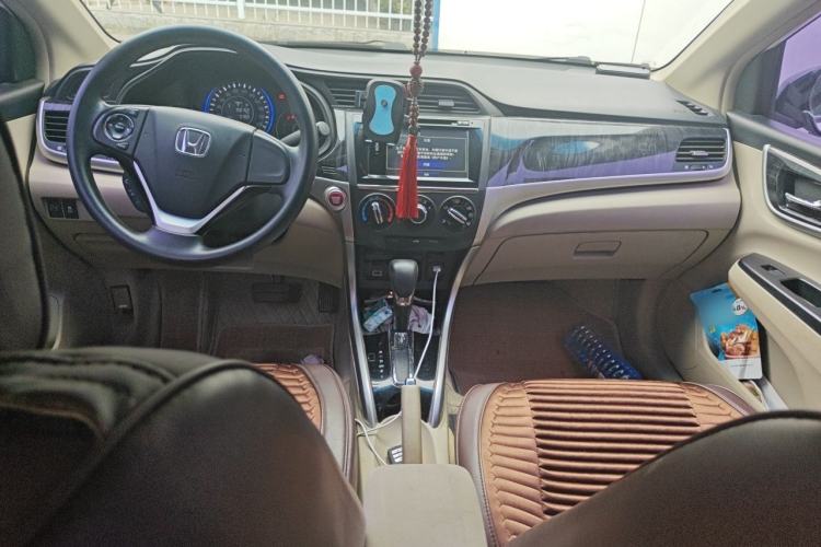 Used Honda Crider 2015 1.8L automatic luxury edition Center Console