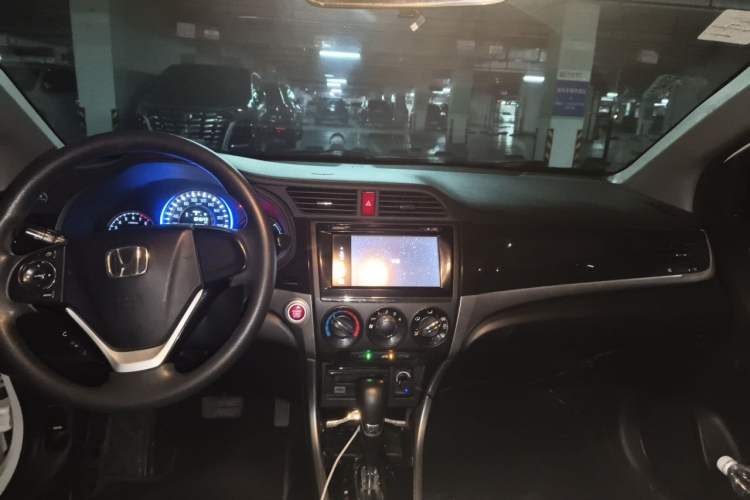 Used Honda Crider 2015 1.8L automatic luxury edition Center Console