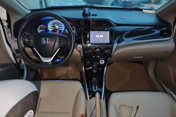 Used Honda Crider 2015 1.8L automatic luxury edition Center Console