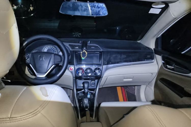 Used Honda Crider 2015 1.8L automatic luxury edition Center Console