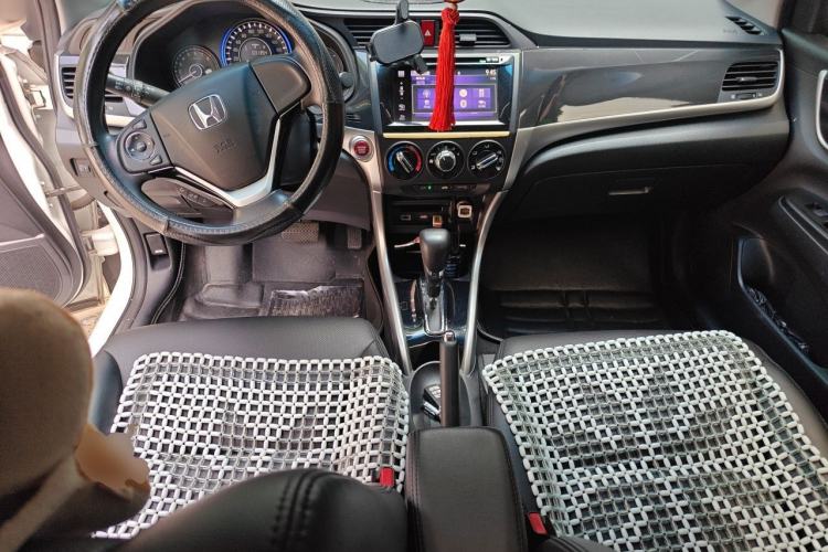 Used Honda Crider 2015 1.8L automatic luxury edition Center Console