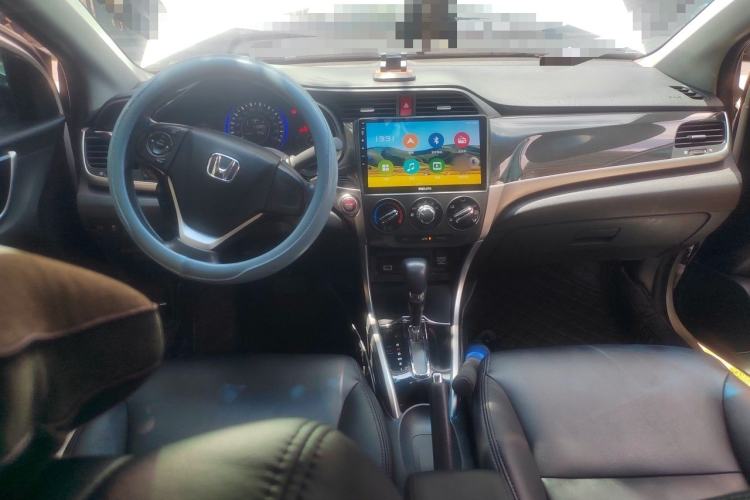 Used Honda Crider 2015 1.8L automatic luxury edition Center Console