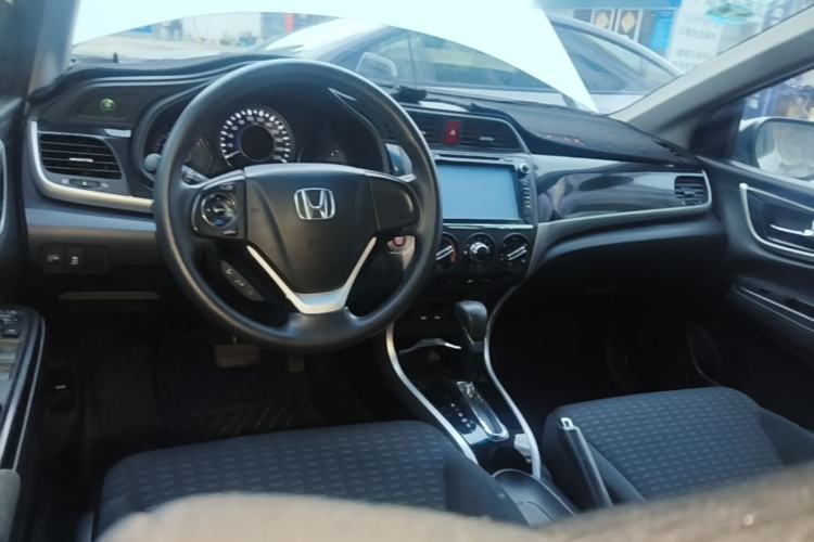 Used Honda Crider 2015 1.8L automatic luxury edition Center Console