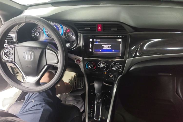 Used Honda Crider 2015 1.8L automatic luxury edition Center Console