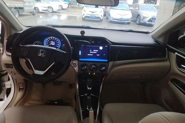 Used Honda Crider 2015 1.8L automatic luxury edition Center Console