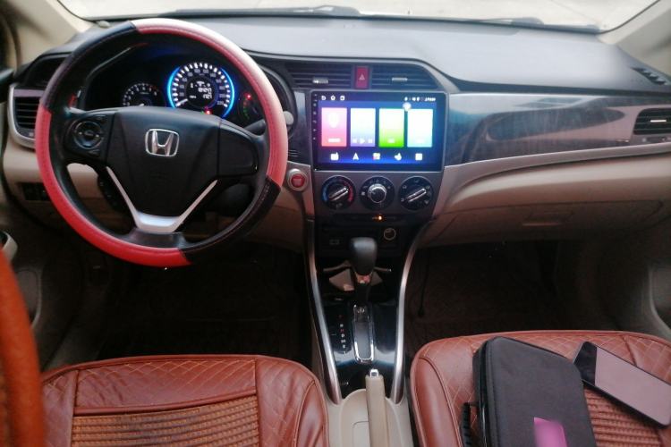 Used Honda Crider 2015 1.8L automatic luxury edition Center Console