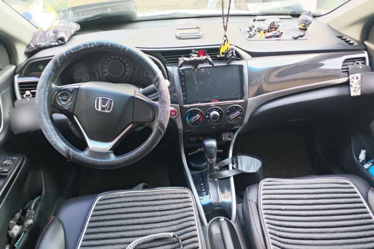 Used Honda Crider 2015 1.8L automatic luxury edition Center Console