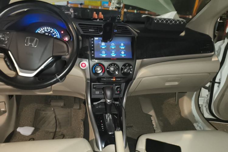 Used Honda Crider 2015 1.8L automatic luxury edition Center Console