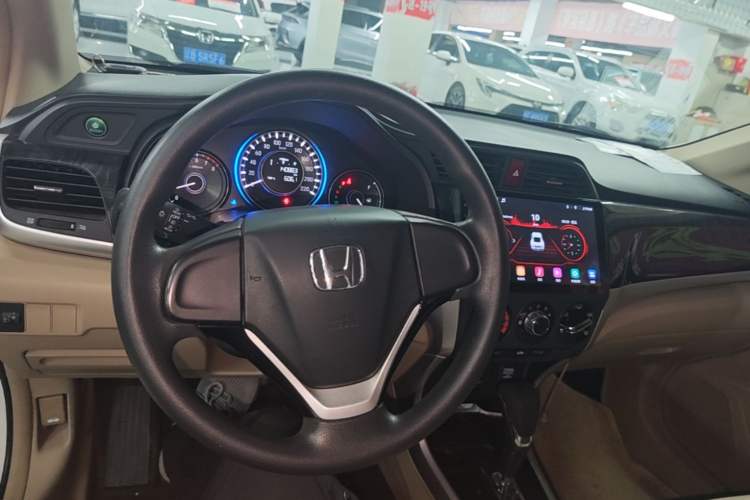 Used Honda Crider 2015 1.8L automatic comfort version Center Console