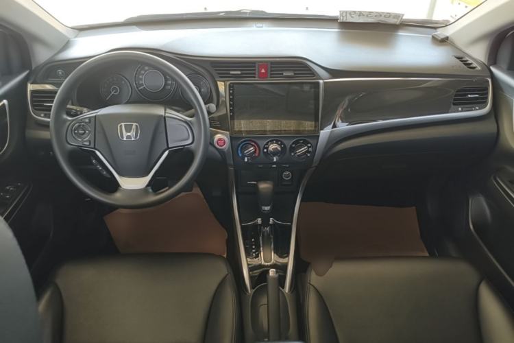 Used Honda Crider 2015 1.8L automatic luxury edition Center Console