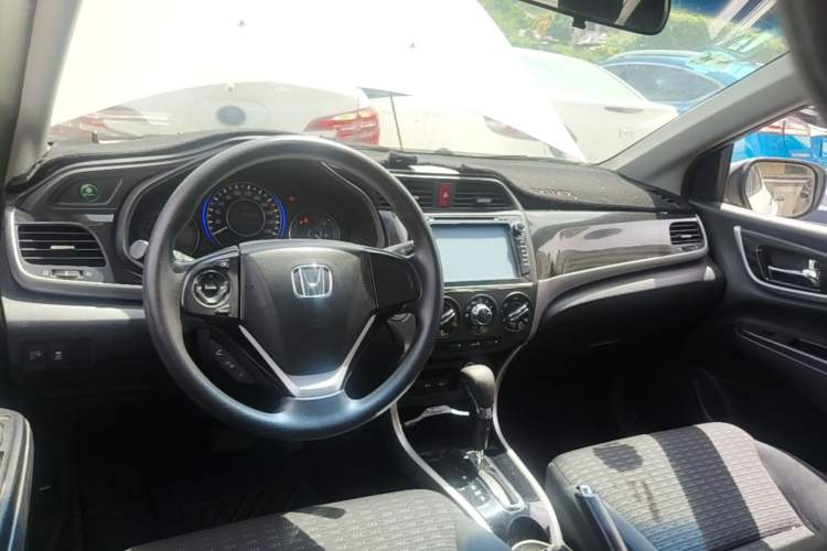 Used Honda Crider 2015 1.8L automatic luxury edition Center Console