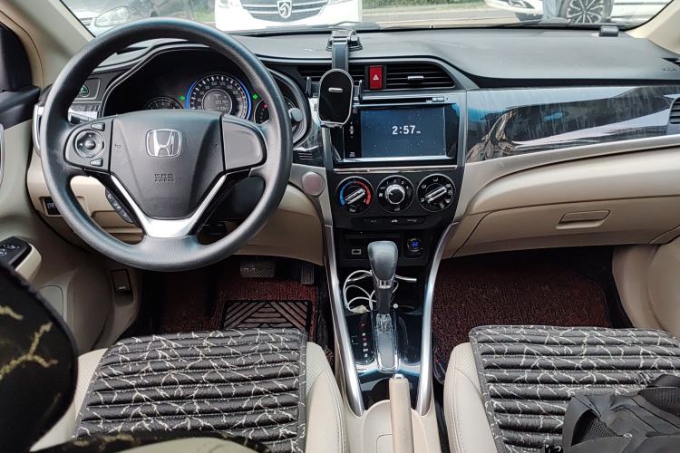 Used Honda Crider 2015 1.8L automatic luxury edition Center Console