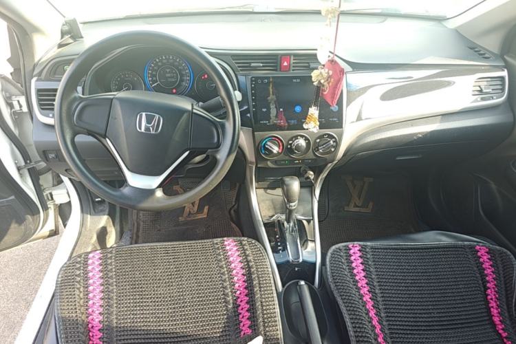Used Honda Crider 2015 1.8L automatic comfort version Center Console