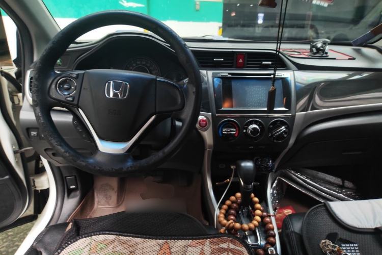 Used Honda Crider 2015 1.8L automatic luxury edition Center Console