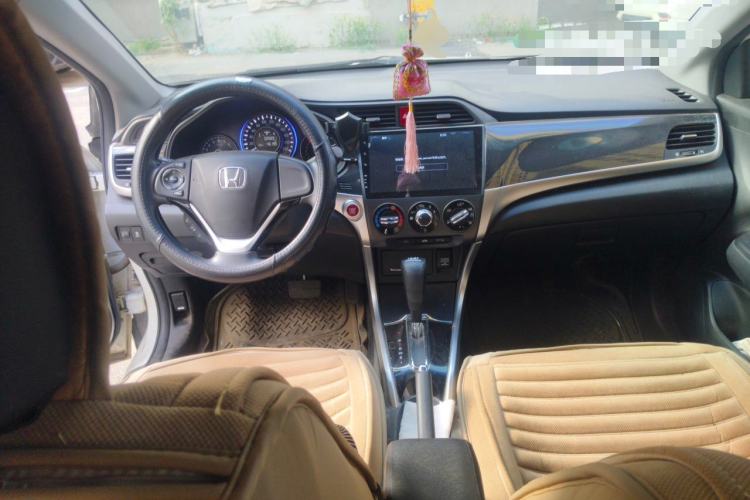 Used Honda Crider 2015 1.8L automatic luxury edition Center Console