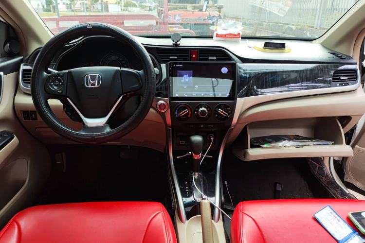 Used Honda Crider 2015 1.8L automatic luxury edition Center Console