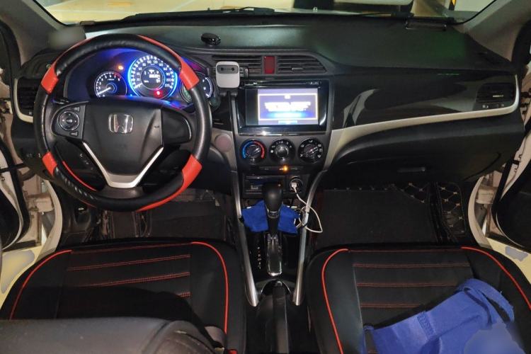 Used Honda Crider 2015 1.8L automatic luxury edition Center Console