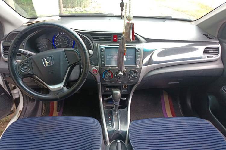 Used Honda Crider 2015 1.8L automatic luxury edition Center Console