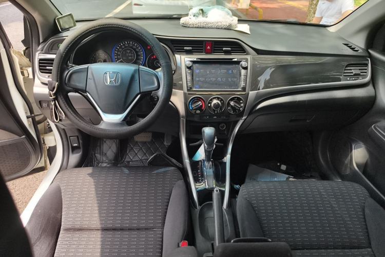 Used Honda Crider 2015 1.8L automatic comfort version Center Console