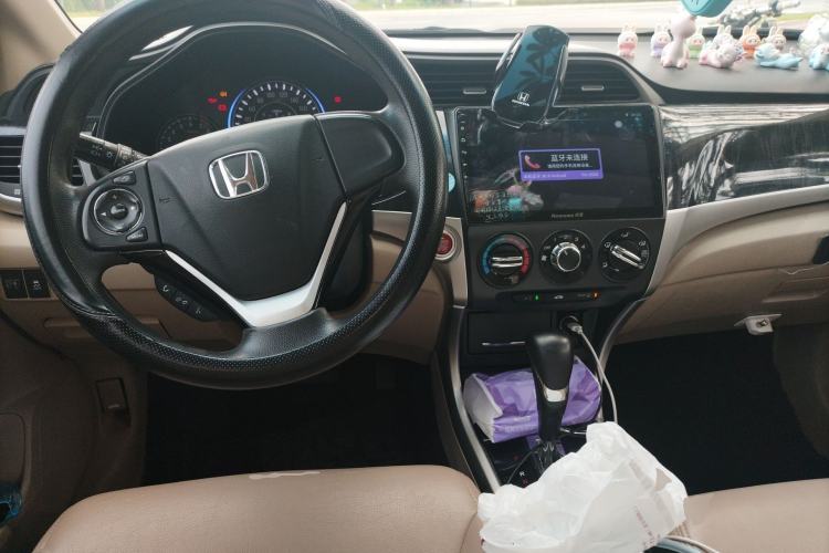Used Honda Crider 2015 1.8L automatic luxury edition Center Console