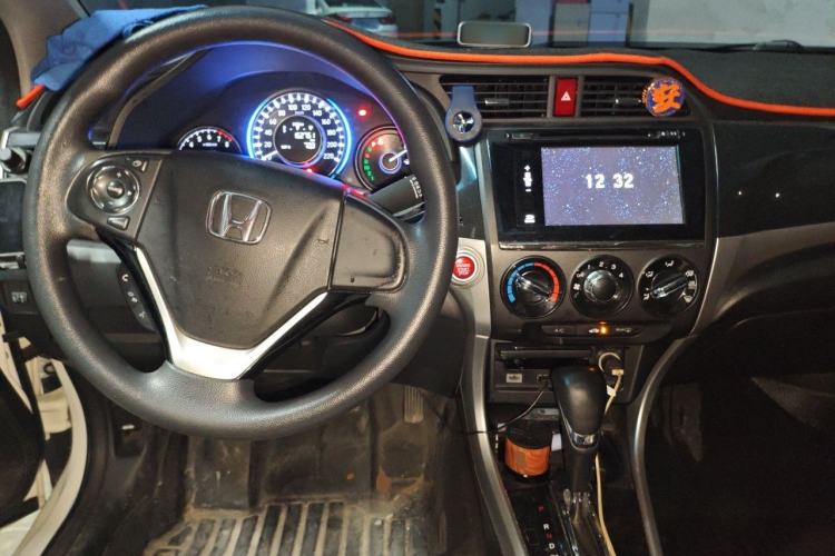 Used Honda Crider 2015 1.8L automatic luxury edition Center Console