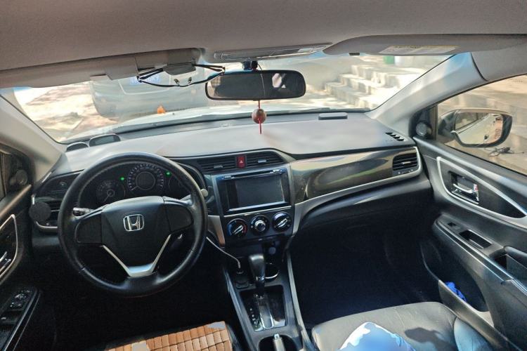 Used Honda Crider 2015 1.8L automatic comfort version Center Console