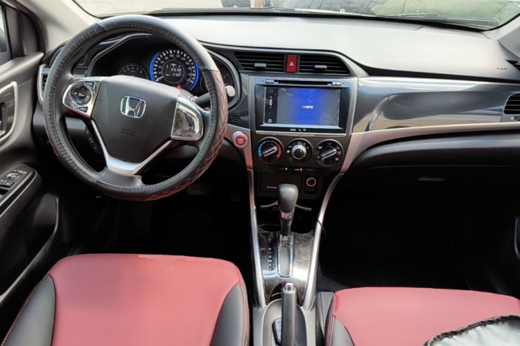 Used Honda Crider 2015 1.8L automatic luxury edition Center Console