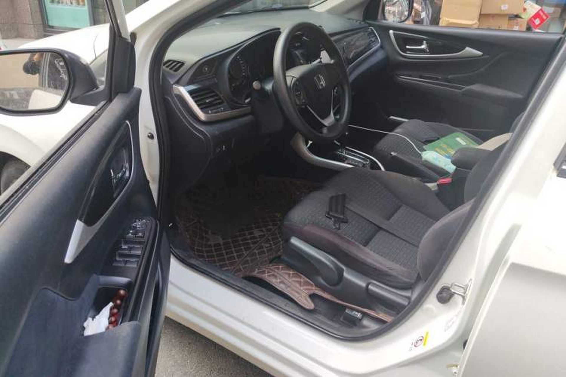 Used Honda Crider 2015 1.8L automatic luxury edition Driver Seat